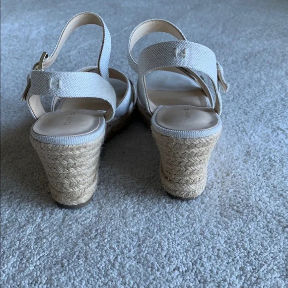Tommy Hilfiger ivory Wedge Sandals 7-1/2 - Picture 4 of 9